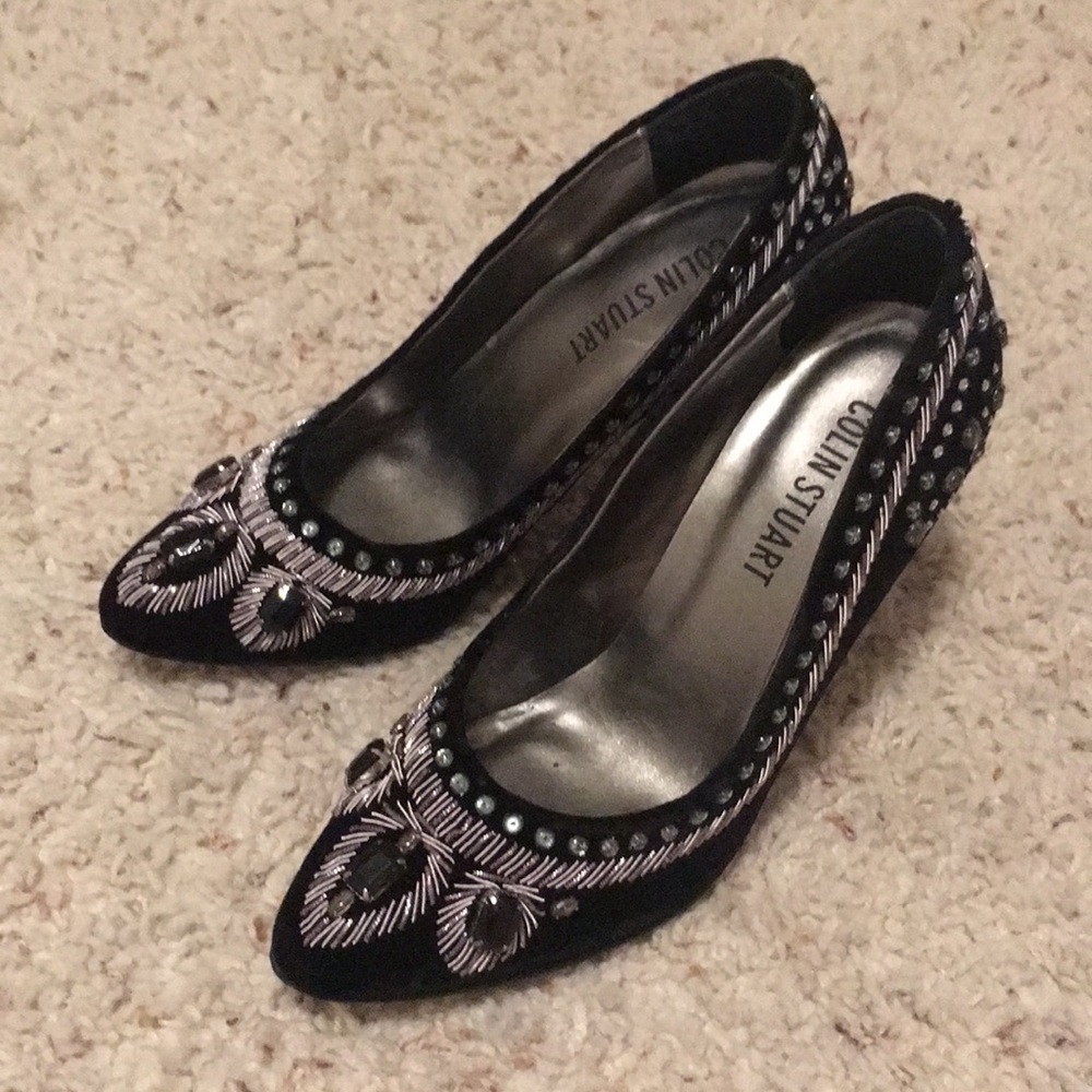 Black velvet heels with gorgeous decorations